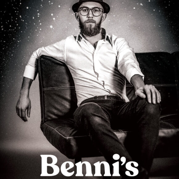 Benni’s Piano Bar at The Cove Inn